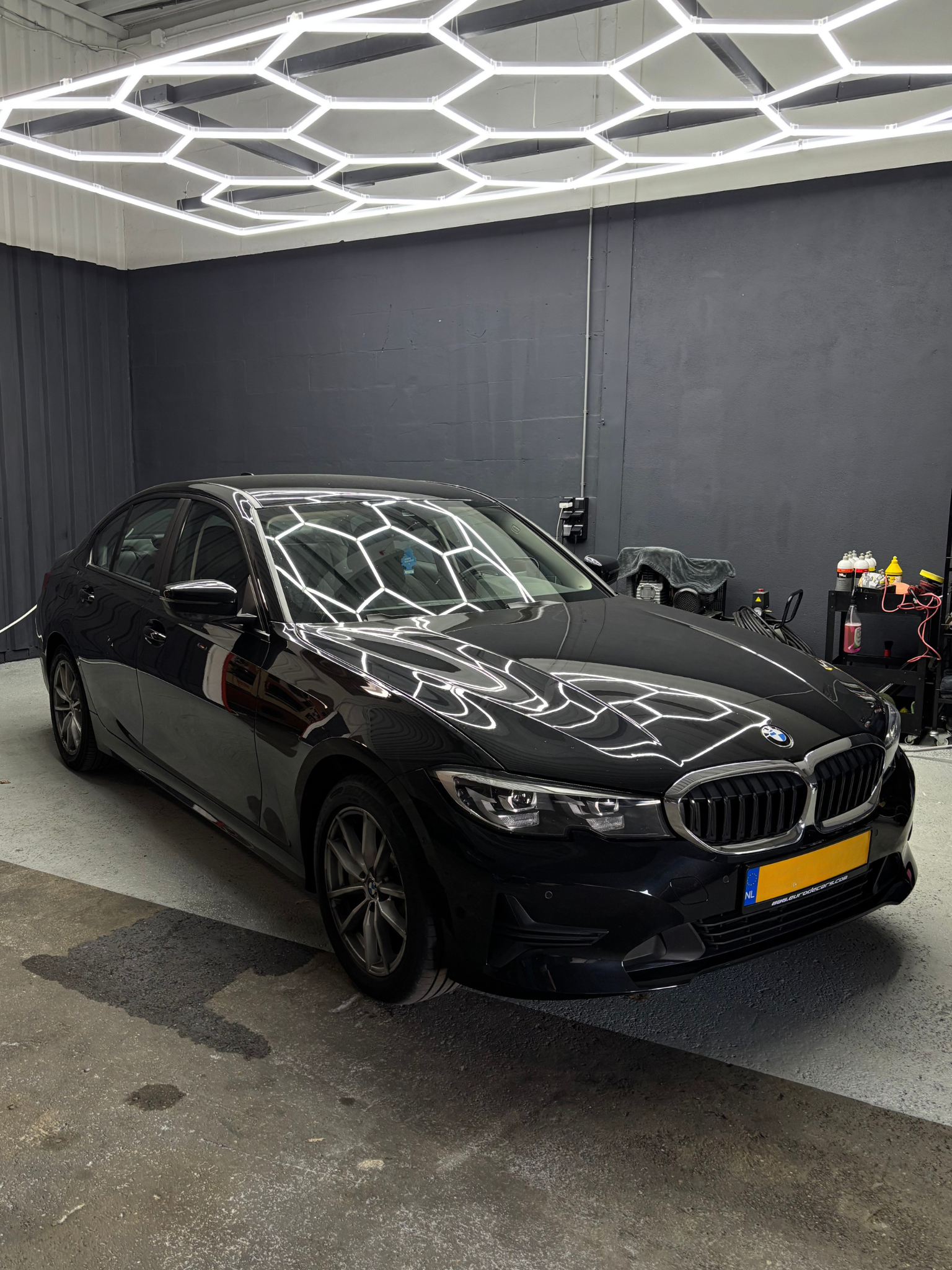 autodetailing-zwart-sedan-premium-afwerking.png