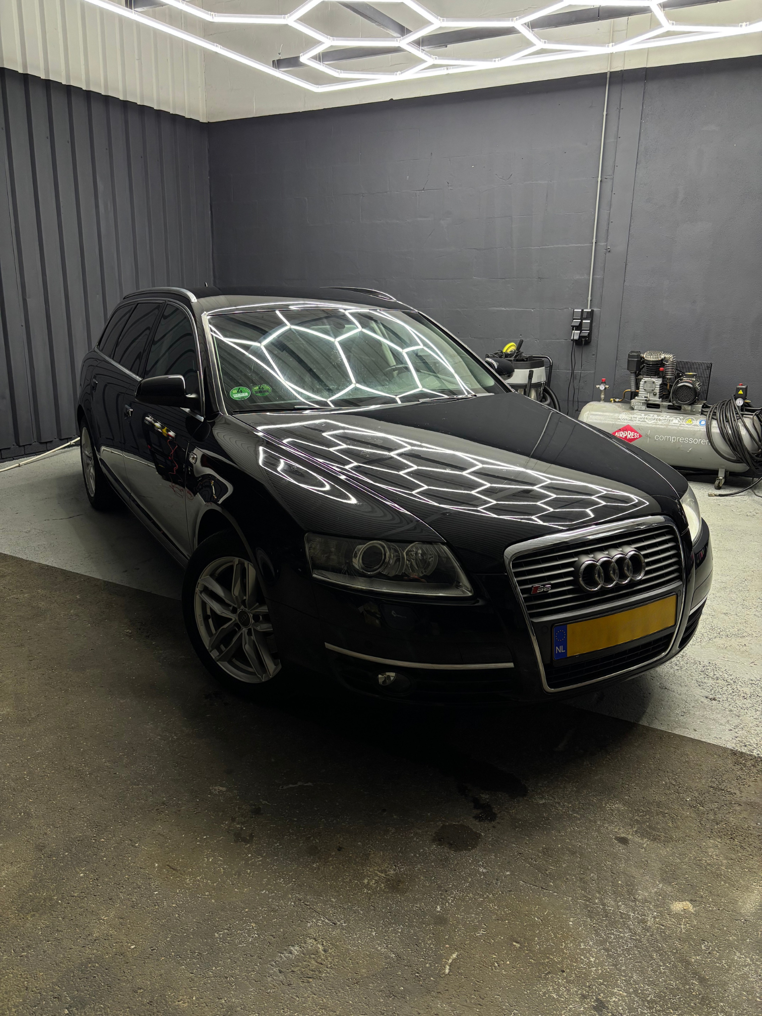audi-station-detailing-zwart-oude-lak-herstel.png