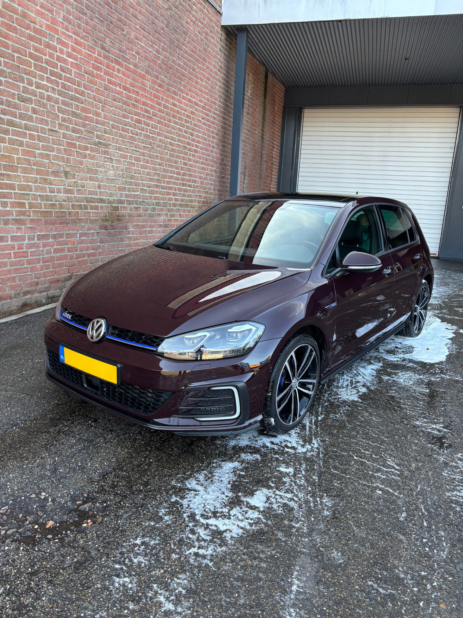 vw-golf-detailing-bordeaux-sportieve-uitstraling.png
